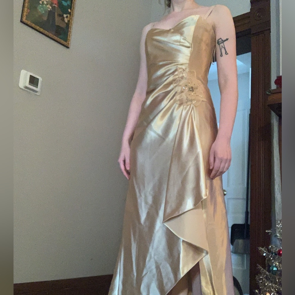 Jessica McClintock for gunne sax golden gown size 2/4